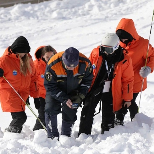 «Сахалин Энерджи» и спасатели подготовили волонтеров регионального горнолыжного курорта к внештатным ситуациям